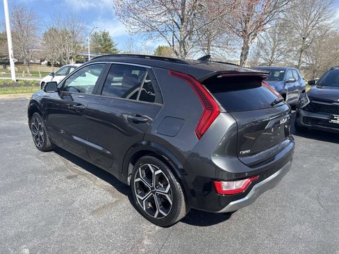 Used 2023 Kia Niro EX Touring FWD image 3