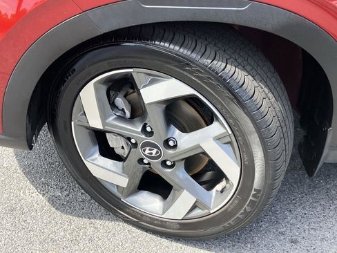 Used 2024 Hyundai Venue SEL FWD image 9
