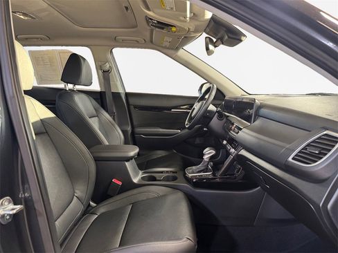 Certified 2024 Kia Seltos SX w/ SX Sunroof Package image 26