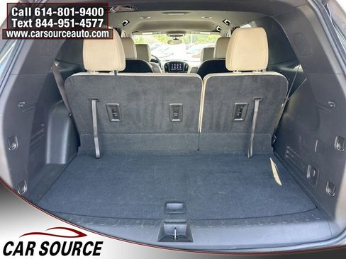 Used 2022 Chevrolet Traverse LT FWD image 7