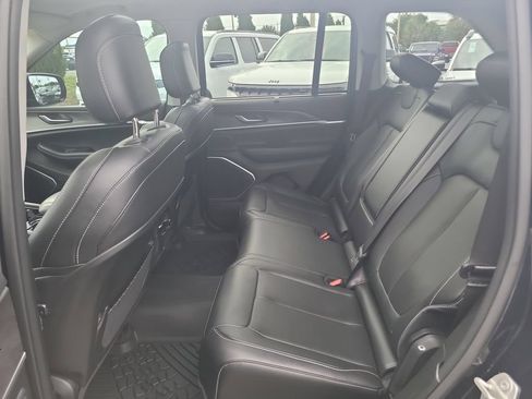 Certified 2023 Jeep Grand Cherokee Limited w/ Luxury Tech Group II AWD/4WD image 16