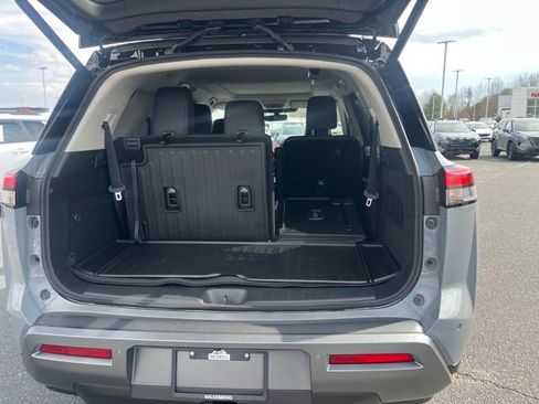 New 2026 Nissan Pathfinder Platinum AWD/4WD image 32