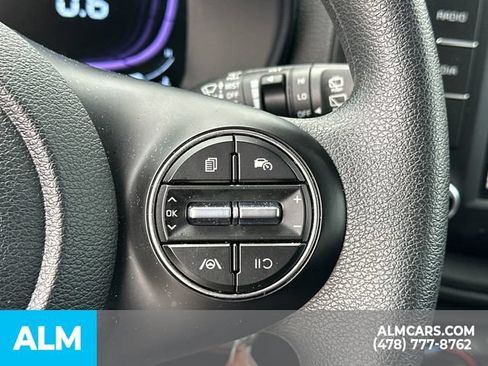 Used 2025 Kia Soul LX w/ LX Technology Package FWD image 30