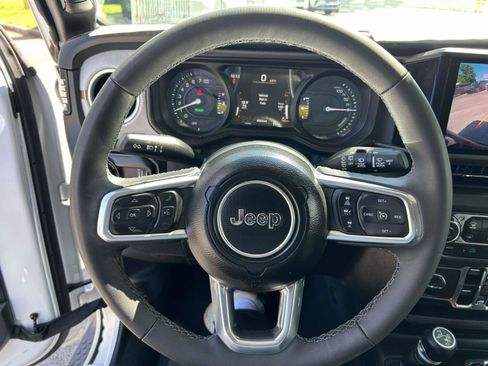 Used 2025 Jeep Wrangler Unlimited Sahara AWD/4WD image 29