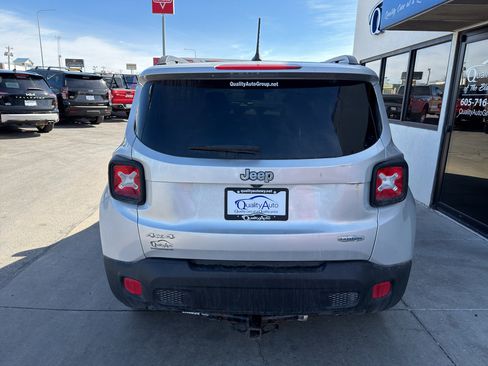 Used 2016 Jeep Renegade Latitude w/ Cold Weather Group image 6