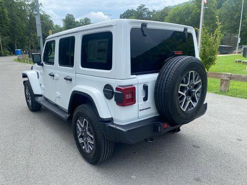 New 2025 Jeep Wrangler Unlimited Sahara AWD/4WD image 6