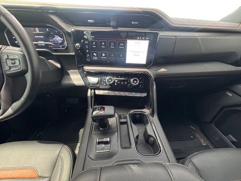 Used 2024 GMC Sierra 1500 AT4 w/ Technology Package AWD/4WD image 12