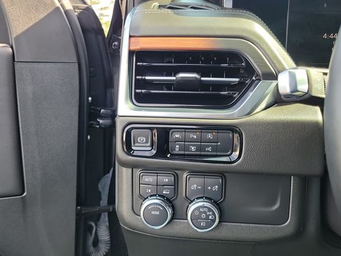 Used 2025 GMC Yukon Denali AWD/4WD image 21