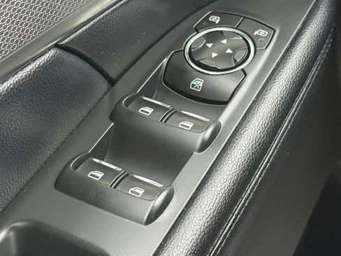 Used 2018 Ford Explorer XLT image 42