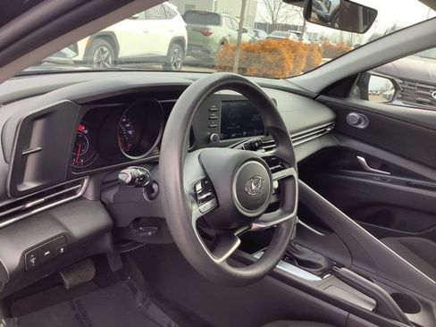 Certified 2023 Hyundai Elantra SEL w/ Preferred Accessory Package image 17