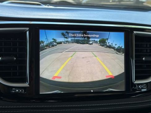 Used 2024 Chrysler Pacifica Limited FWD image 24