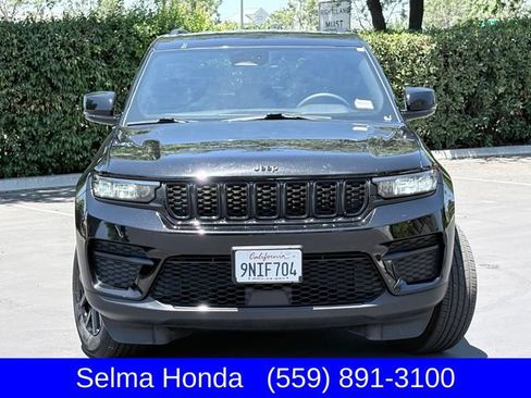 Used 2025 Jeep Grand Cherokee Altitude AWD/4WD image 3