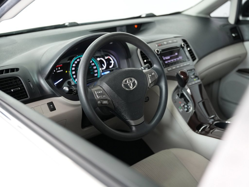 Used 2012 Toyota Venza LE FWD image 2