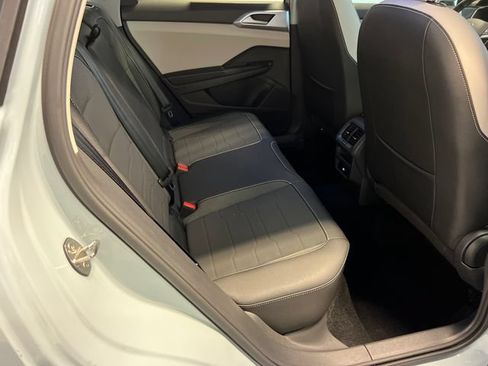 Certified 2025 Volkswagen Taos SE FWD image 12