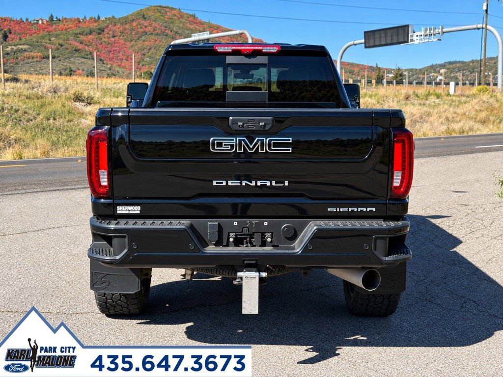Used 2022 GMC Sierra 2500 Denali w/ Denali Black Diamond Edition AWD/4WD image 4