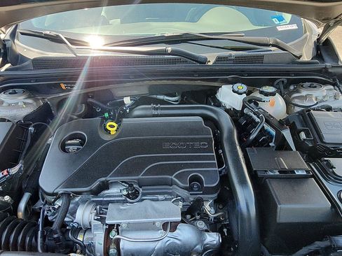 Used 2025 Chevrolet Malibu LT FWD image 11