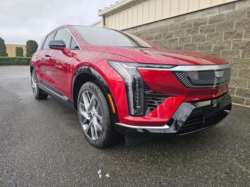 New 2026 Cadillac Optiq Luxury 1 image 17