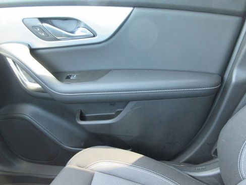 Used 2024 Chevrolet Blazer LT w/ Convenience Package FWD image 32