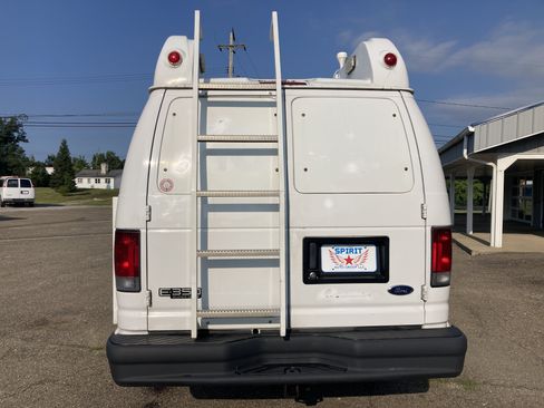 Used 2005 Ford E-350 and Econoline 350 Extended Super Duty RWD image 7
