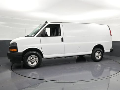 Used 2022 Chevrolet Express 3500 w/ Driver Convenience Package RWD image 7