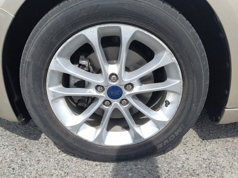 Used 2019 Ford Fusion SE FWD image 31