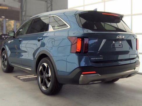 Used 2025 Kia Sorento EX AWD/4WD image 4