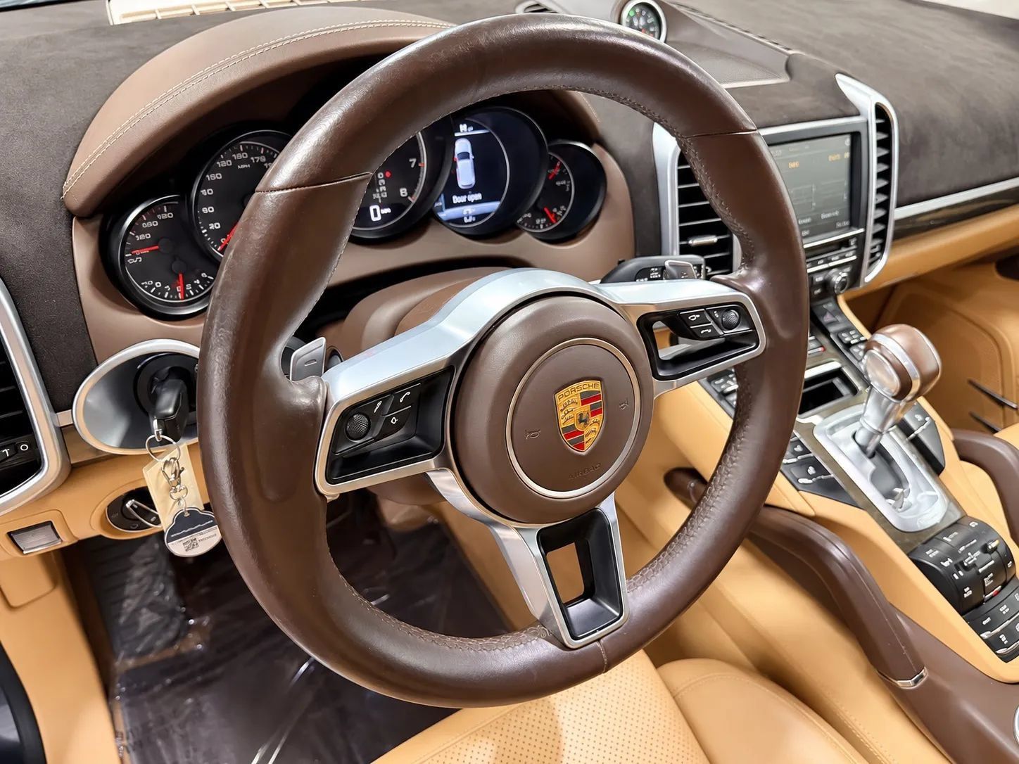 Used 2016 Porsche Cayenne Turbo AWD/4WD image 10