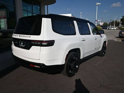Used 2023 Jeep Grand Wagoneer Series II AWD/4WD image 10