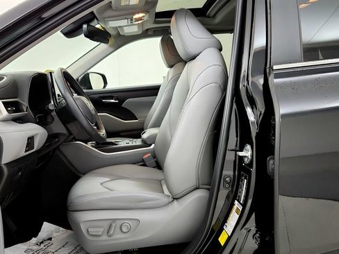 Certified 2024 Toyota Highlander XLE AWD/4WD image 26