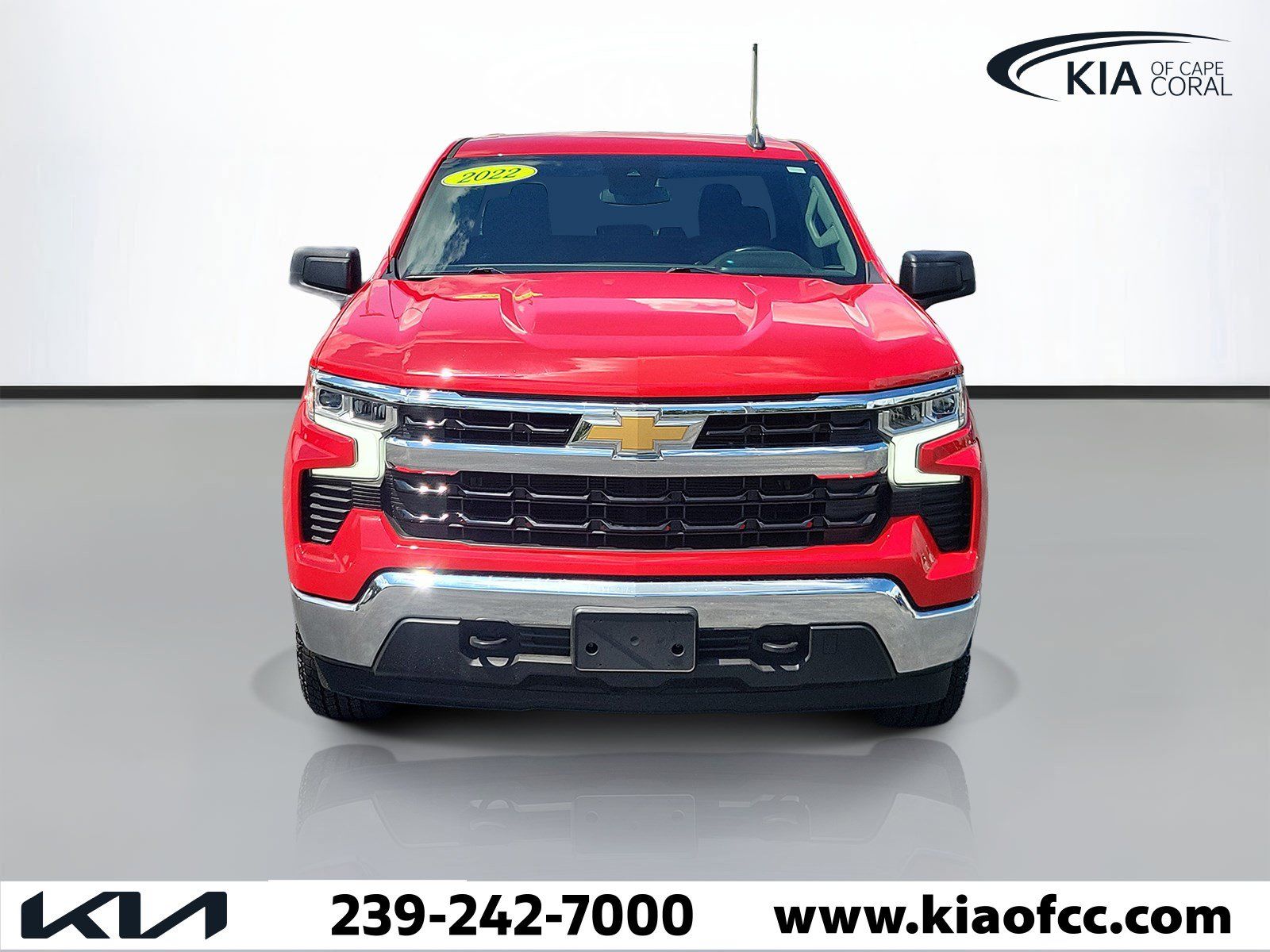 Used 2022 Chevrolet Silverado 1500 LT AWD/4WD image 2