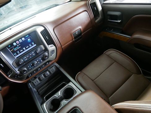 Used 2016 Chevrolet Silverado 1500 High Country w/ High Country Premium Package AWD/4WD image 11