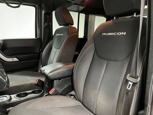 Used 2017 Jeep Wrangler Unlimited Rubicon w/ Connectivity Group AWD/4WD image 19