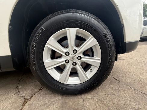 Used 2013 Toyota Highlander SE image 29