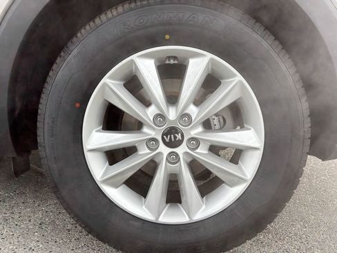 Used 2019 Kia Sorento LX image 33