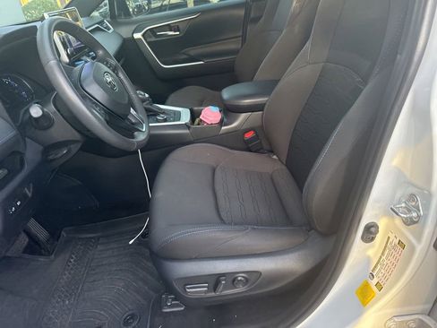 Used 2024 Toyota RAV4 SE AWD/4WD image 5