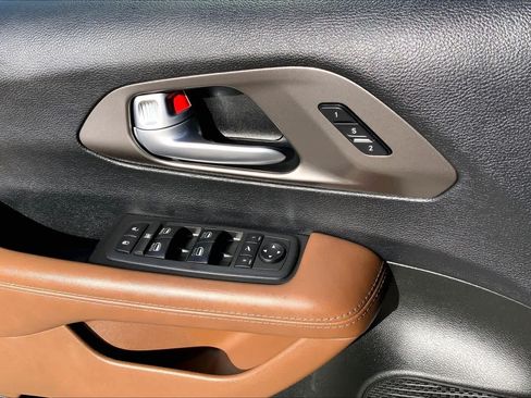 Used 2019 Chrysler Pacifica Limited FWD image 40