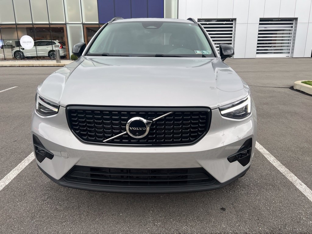Used 2023 Volvo XC40 B5 Ultimate w/ Climate Package AWD/4WD image 1