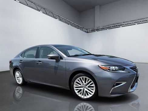 Used 2016 Lexus ES 350 w/ Luxury Package w/Wood Trim FWD image 26