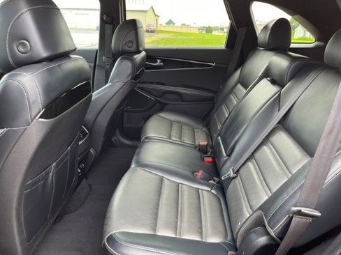 Used 2017 Kia Sorento SX image 23