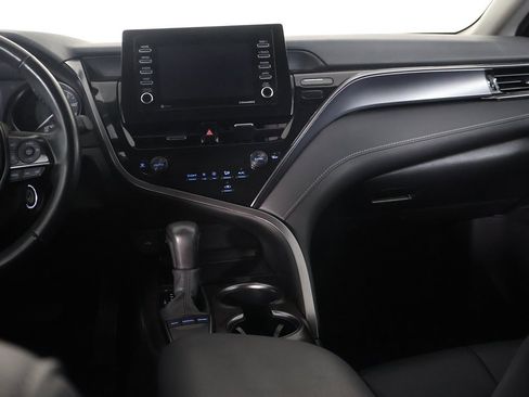 Used 2024 Toyota Camry SE image 30