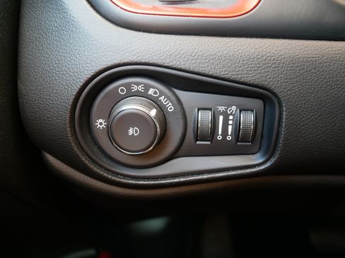 Used 2023 Jeep Renegade Trailhawk w/ Trailhawk Elite Group AWD/4WD image 26