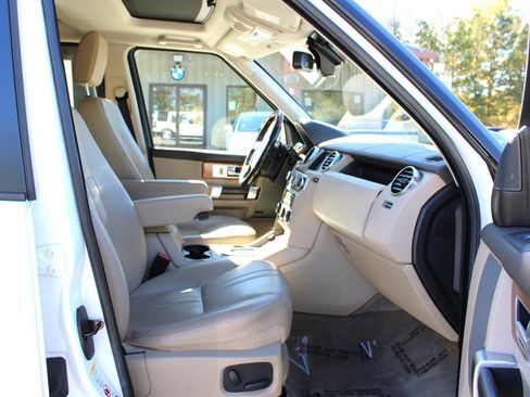Used 2016 Land Rover LR4 HSE image 18