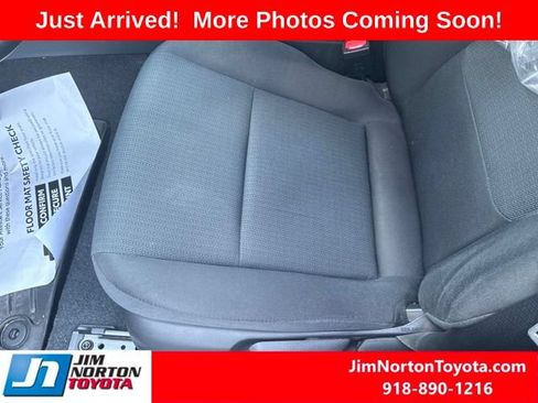Used 2023 Toyota Prius LE FWD image 7