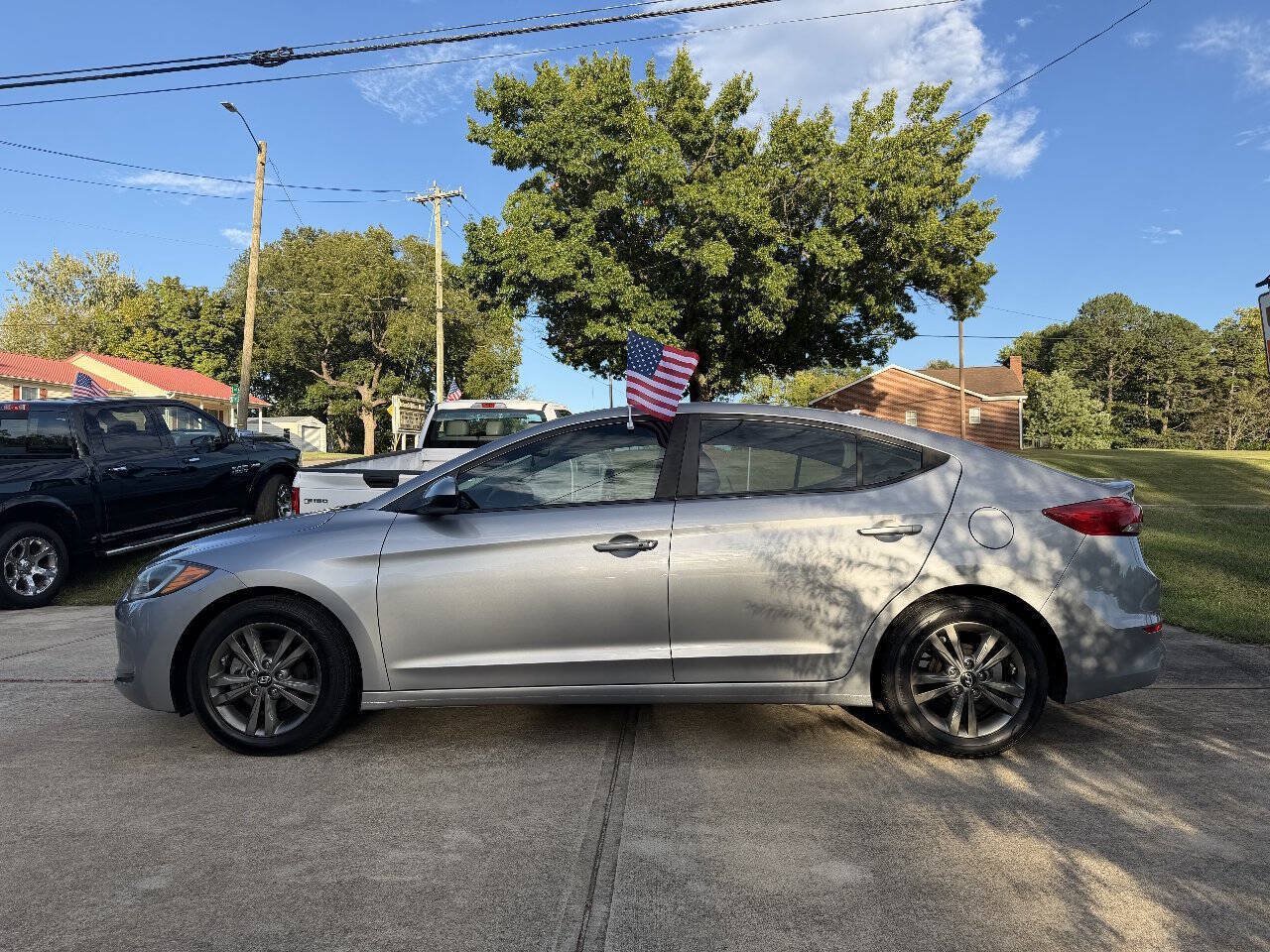 Used 2017 Hyundai Elantra Value Edition FWD image 4