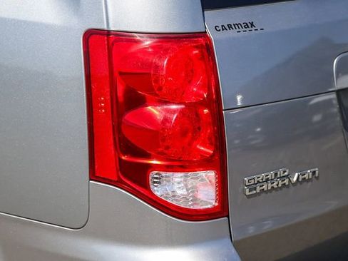 Used 2014 Dodge Grand Caravan SXT w/ Rear Park Assist Package FWD image 10
