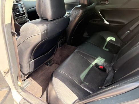Used 2006 Lexus IS 250 w/ Preferred Accessory Pkg RWD image 33