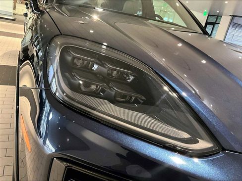 Used 2025 Porsche Cayenne GTS image 15