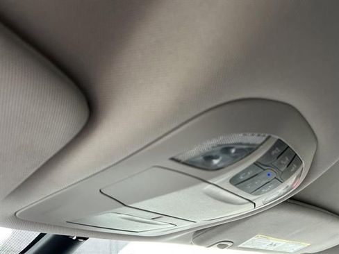 Used 2024 Chrysler Pacifica Touring-L image 14