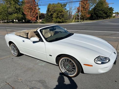 Used 1998 Jaguar XK8 Convertible RWD image 17