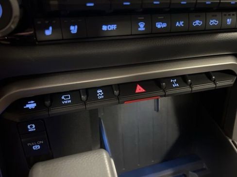 Used 2024 Toyota Tundra Limited image 40